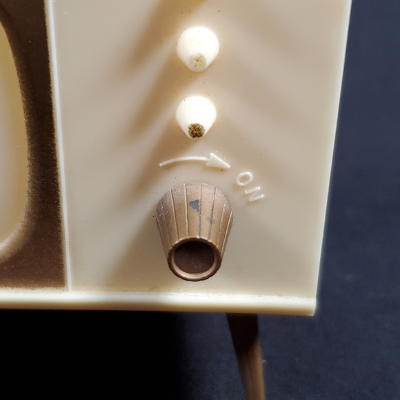 Vintage 1950's TV Salt and Pepper Shakers - Picture 6 of 10